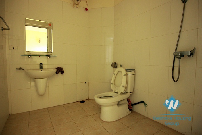 Unfurnished and bright house for rent in Au Co street, Tay Ho district, Ha Noi